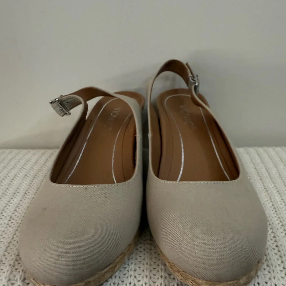 Vionic Coralina Beige Espadrille Wedge Slingback in size 9